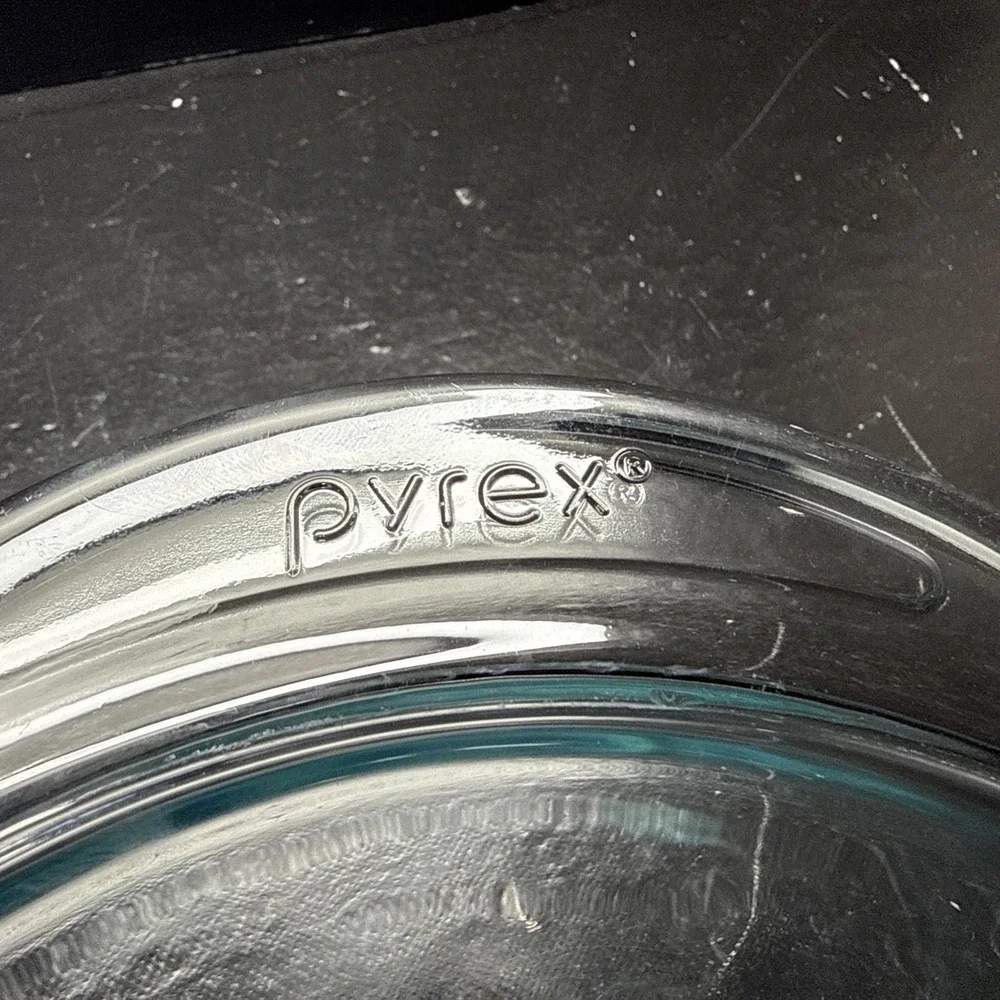 Rare Pyrex Vintage Teardrop Glass Large Mixing  Bowl 2.5Qt w/Pour Spout #2225